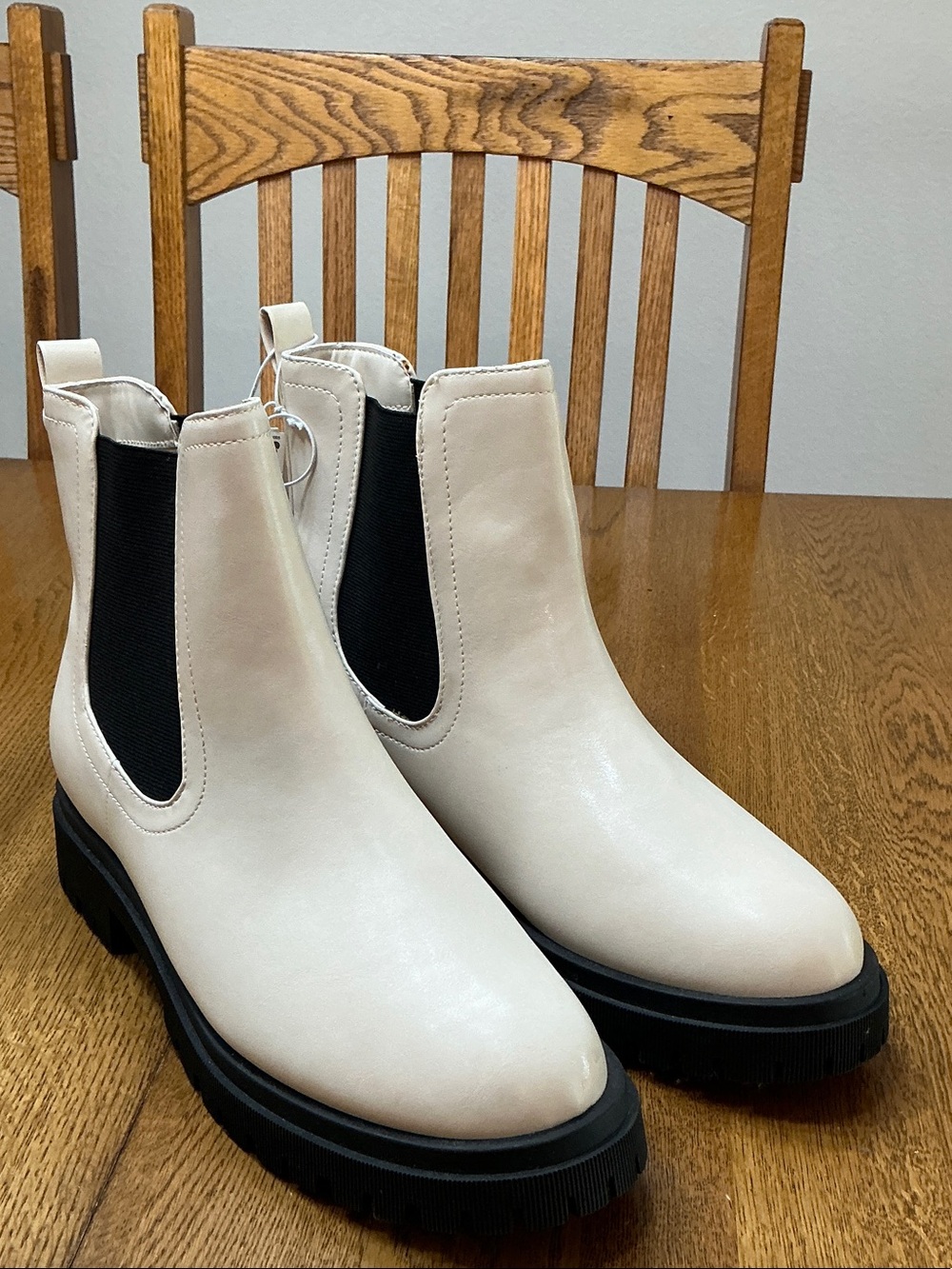 Woman’s Old Navy Bone Chelsea boot. Size 10. NWT! Never worn! Perfect for rain!